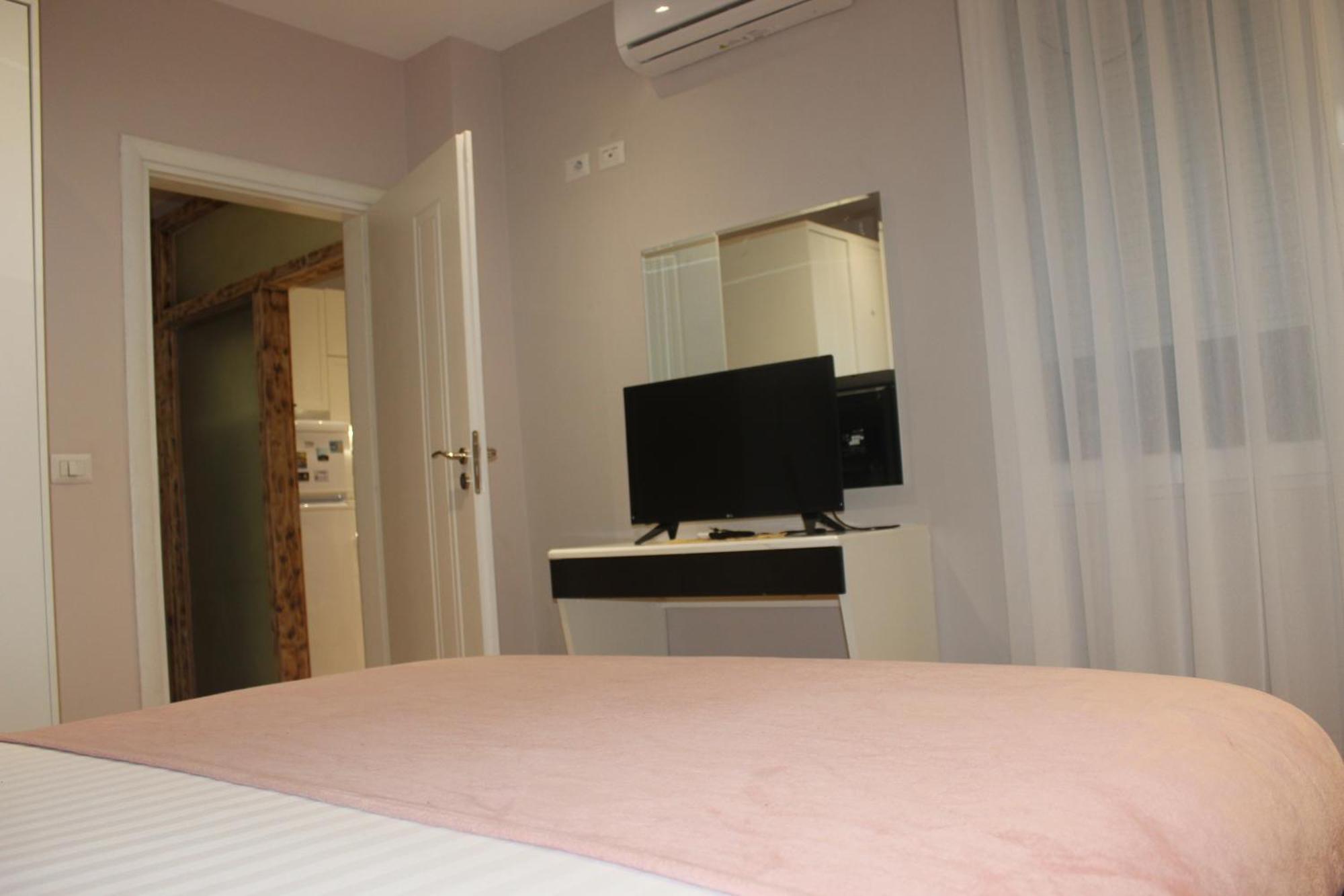 Luxury Blloku Tirana Apartment Exterior photo